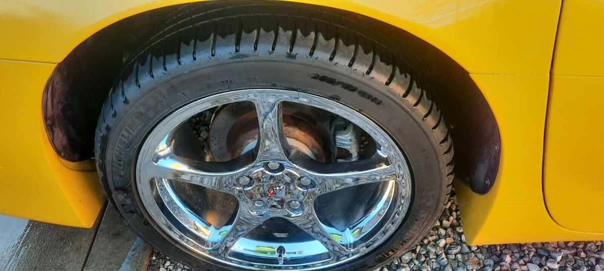 1986 Yellow Chevrolet Corvette Hatchback