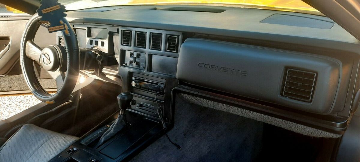 1986 Yellow Chevrolet Corvette Hatchback