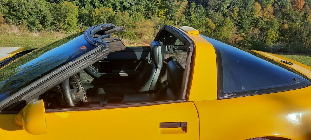1986 Yellow Chevrolet Corvette Hatchback