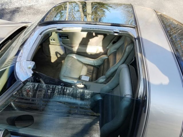 1982 Lite gold Chevrolet Corvette T - Top