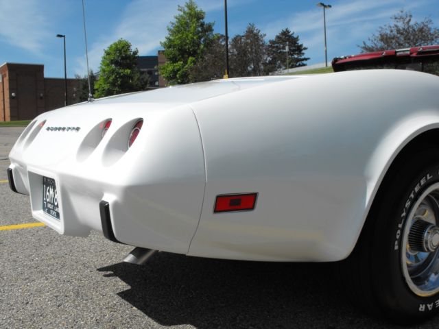 1975 White Chevrolet Corvette Convertible