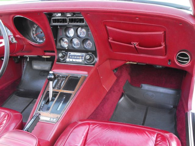 1975 White Chevrolet Corvette Convertible