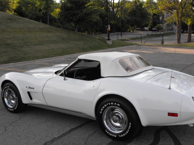 1975 White Chevrolet Corvette Convertible