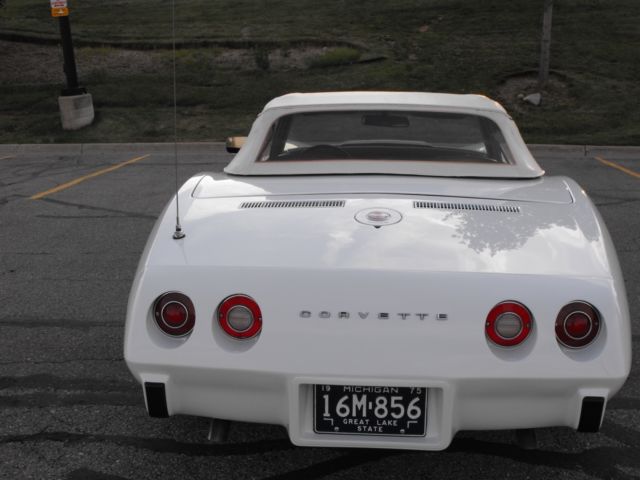 1975 White Chevrolet Corvette Convertible