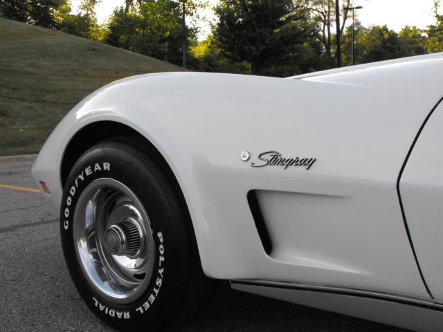 1975 White Chevrolet Corvette Convertible