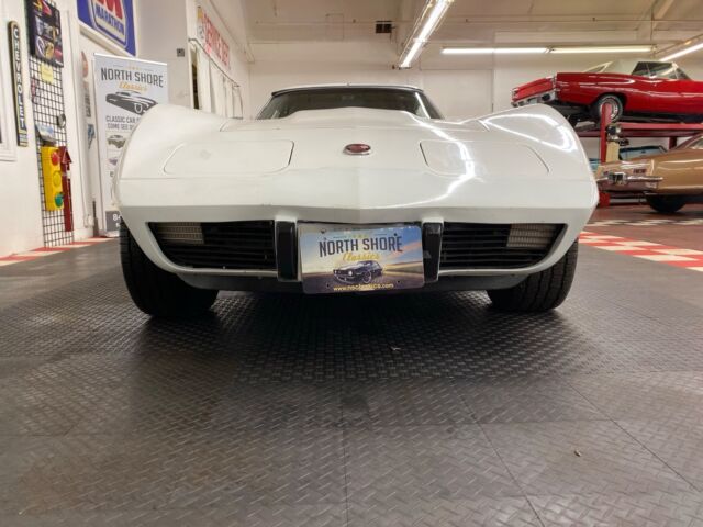 1975 White Chevrolet Corvette 2 Door