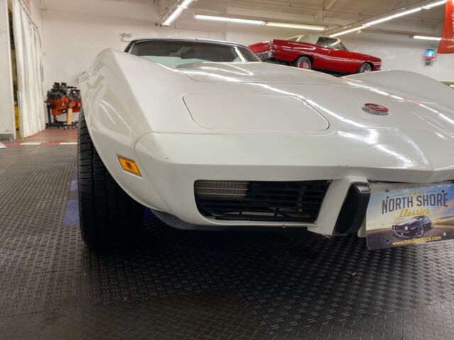 1975 White Chevrolet Corvette 2 Door