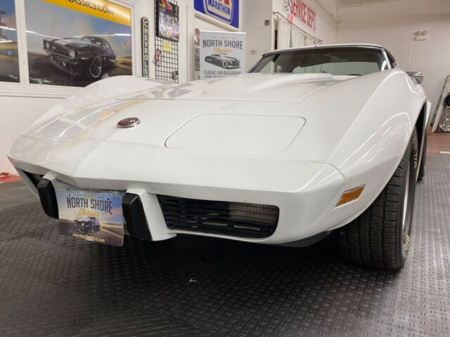 1975 White Chevrolet Corvette 2 Door
