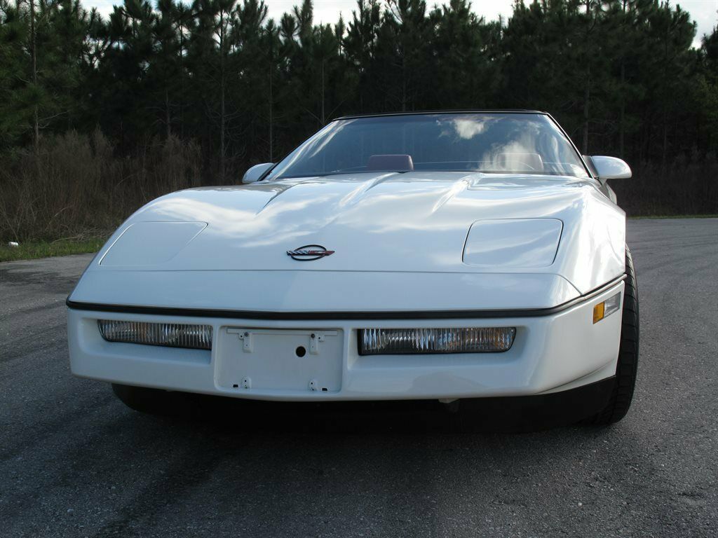 1986 White Chevrolet Corvette 2d Convertible