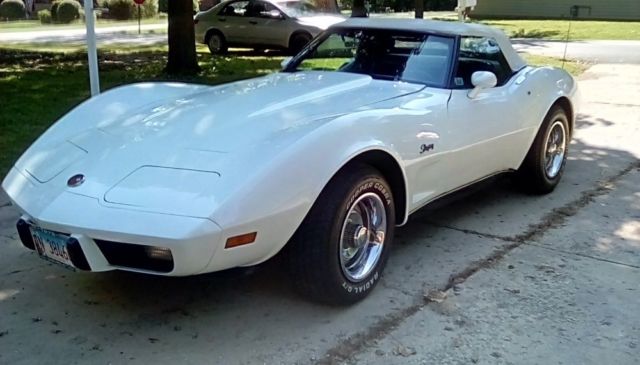 1975 White Chevrolet Corvette Convertible