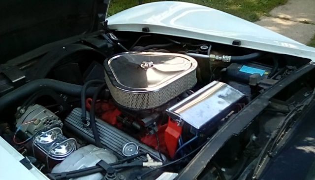1975 White Chevrolet Corvette Convertible