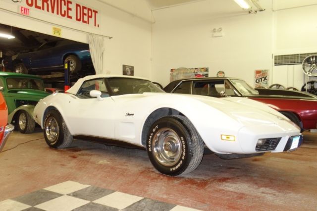 1975 White Chevrolet Corvette Convertible