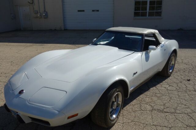 1975 White Chevrolet Corvette Convertible
