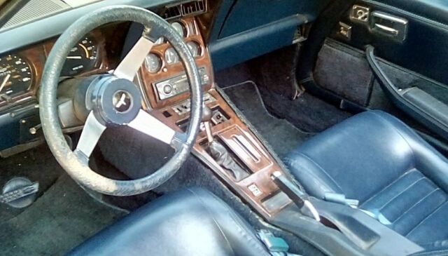 1975 White Chevrolet Corvette Convertible