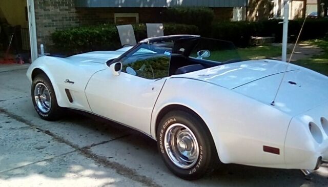 1975 White Chevrolet Corvette Convertible