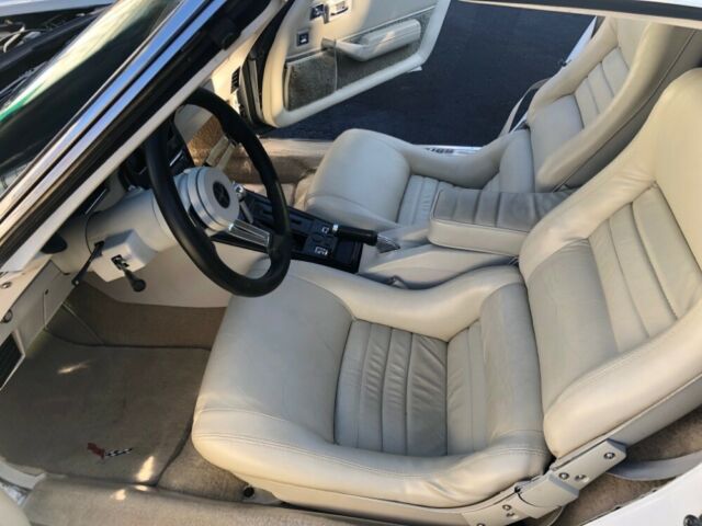 1980 White Chevrolet Corvette Coupe