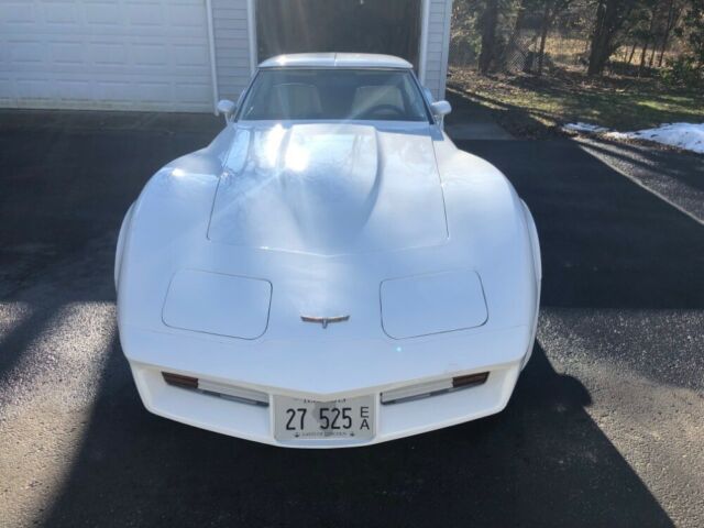 1980 White Chevrolet Corvette Coupe