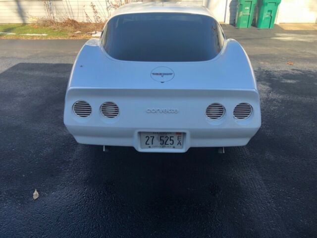 1980 White Chevrolet Corvette Coupe
