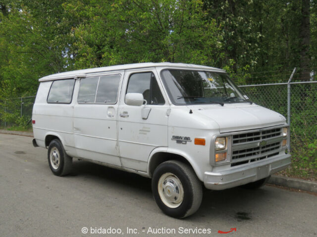 1987 White Chevrolet G Series Van
