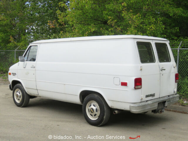 1987 White Chevrolet G Series Van
