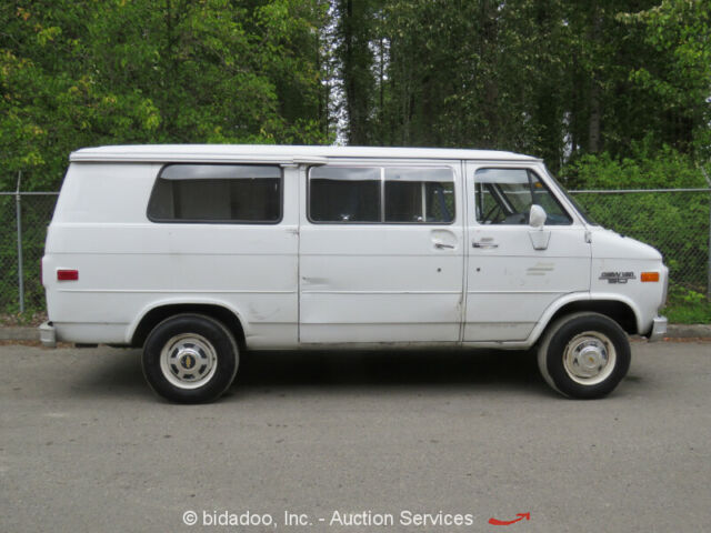 1987 White Chevrolet G Series Van