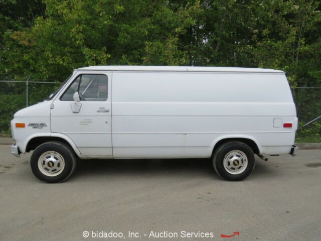1987 White Chevrolet G Series Van