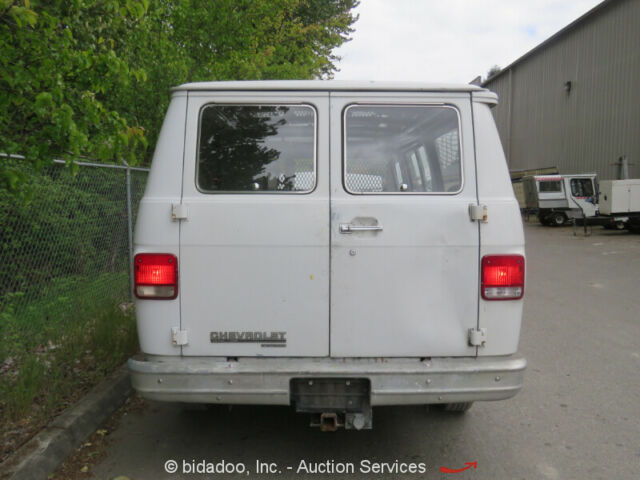 1987 White Chevrolet G Series Van