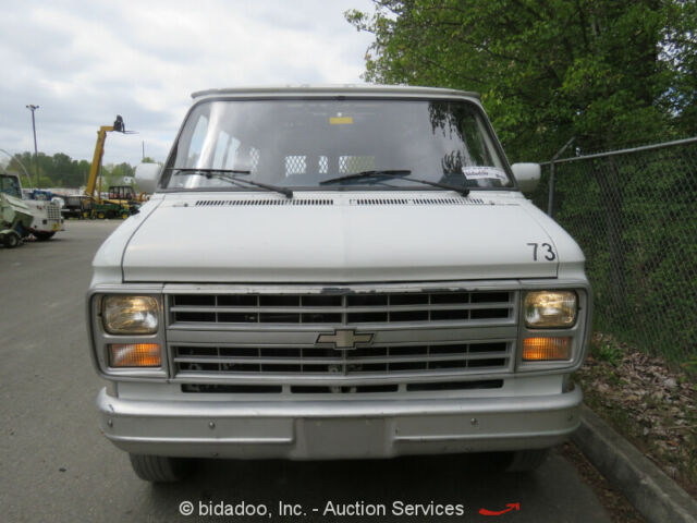 1987 White Chevrolet G Series Van