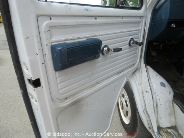 1987 White Chevrolet G Series Van