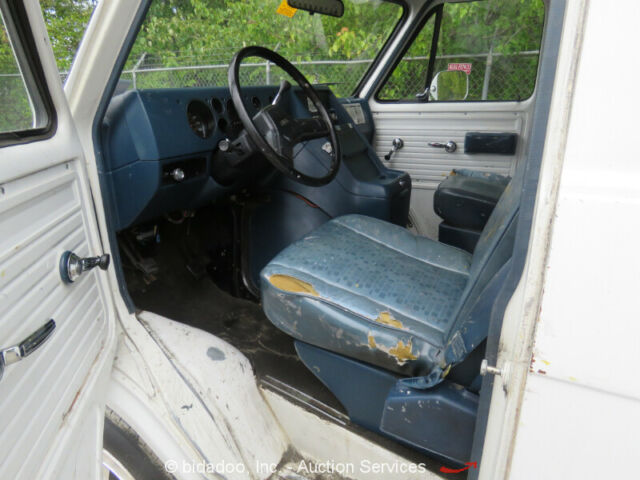 1987 White Chevrolet G Series Van