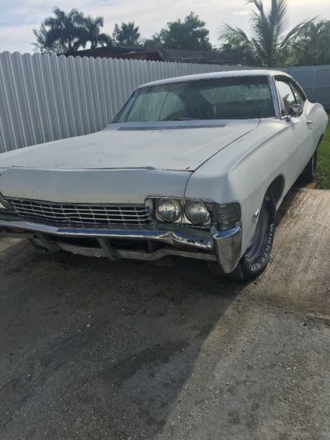 1968 White Chevrolet Impala Coupe