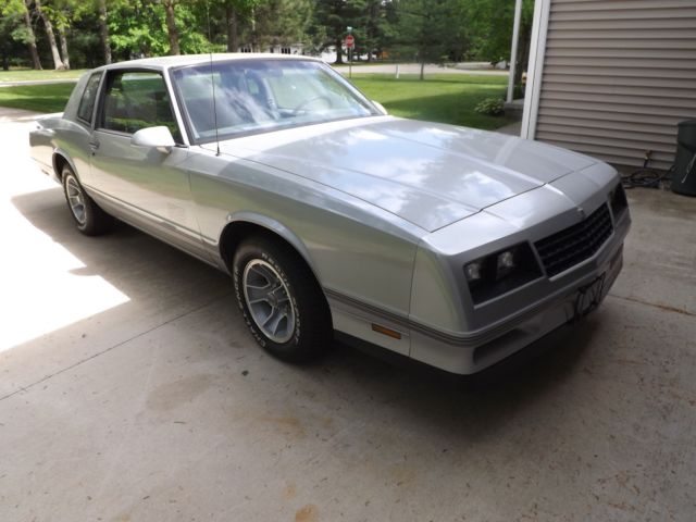 1988 Silver Chevrolet Monte Carlo Coupe