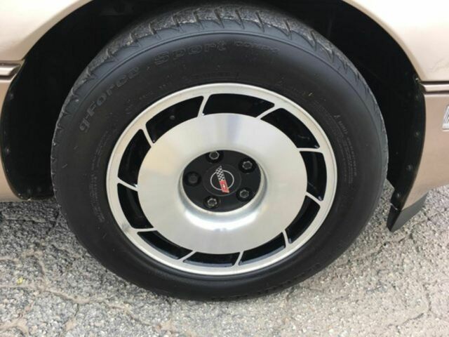 1984 Gold Chevrolet Corvette Coupe