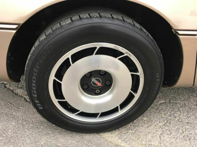 1984 Gold Chevrolet Corvette Coupe