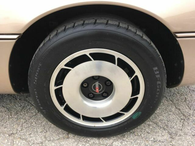 1984 Gold Chevrolet Corvette Coupe