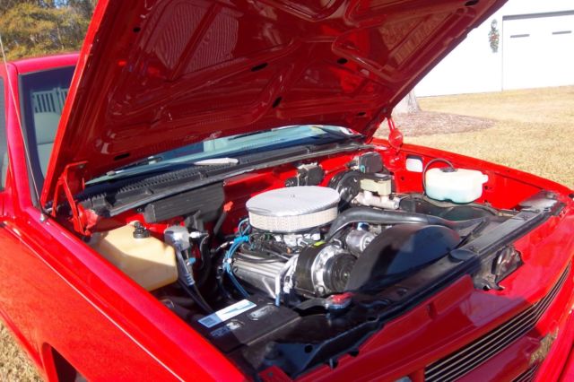 1993 Red Chevrolet Silverado 1500 Standard Cab Pickup