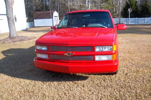 1993 Red Chevrolet Silverado 1500 Standard Cab Pickup