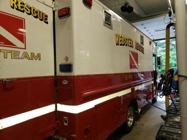 1985 Red Chevrolet P30 Van Van Camper