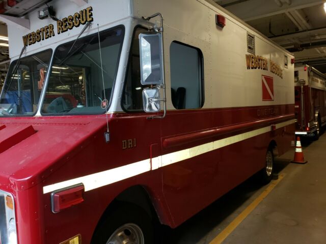 1985 Red Chevrolet P30 Van Van Camper