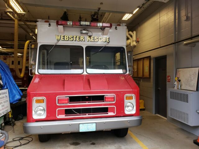 1985 Red Chevrolet P30 Van Van Camper