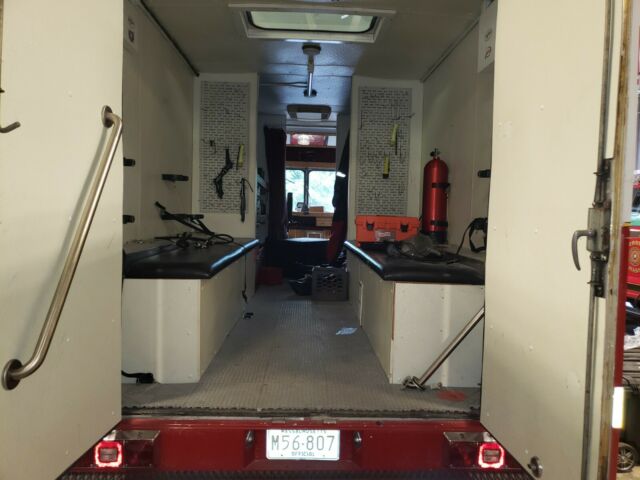 1985 Red Chevrolet P30 Van Van Camper