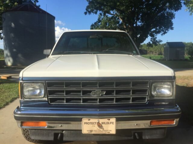 1988 White/Blue Chevrolet Other Pickups