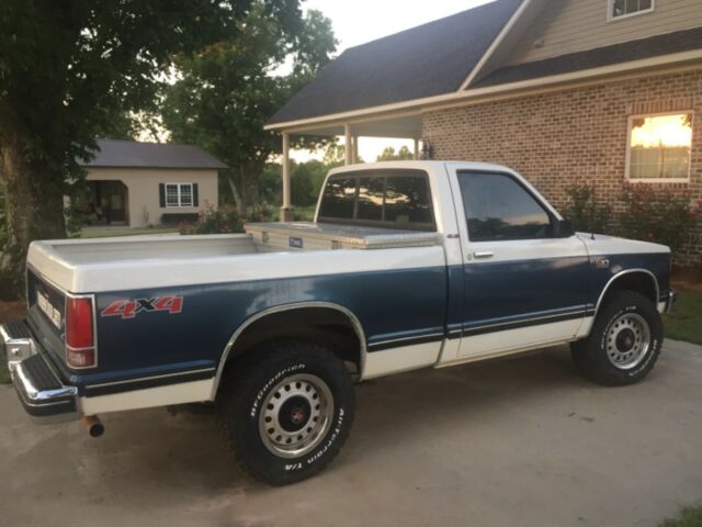 1988 White/Blue Chevrolet Other Pickups