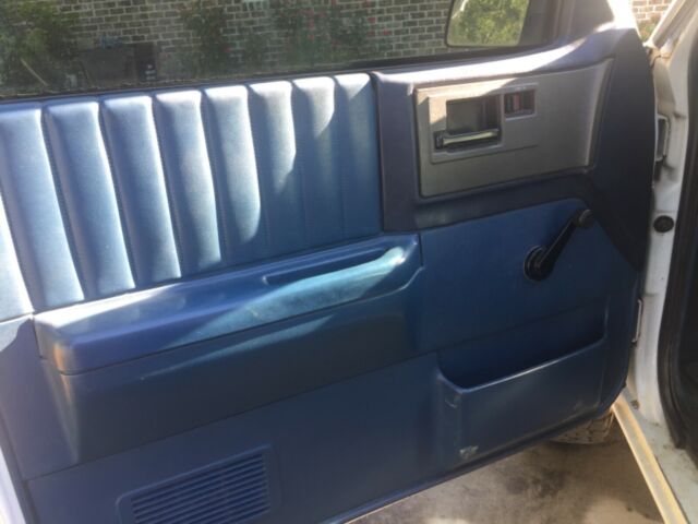 1988 White/Blue Chevrolet Other Pickups