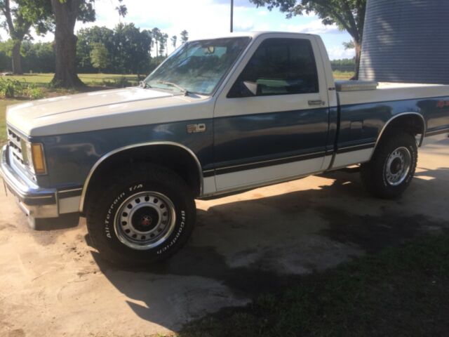 1988 White/Blue Chevrolet Other Pickups
