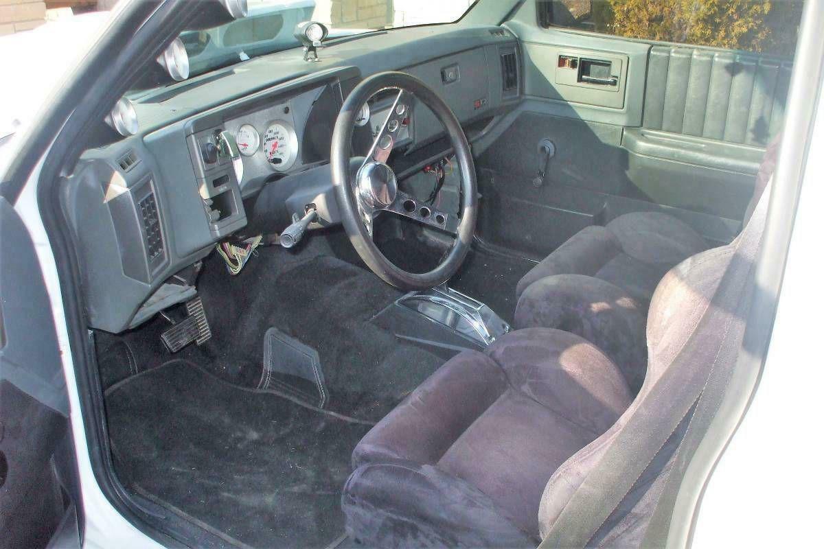 1988 White Chevrolet S-10 Standard Cab Pickup