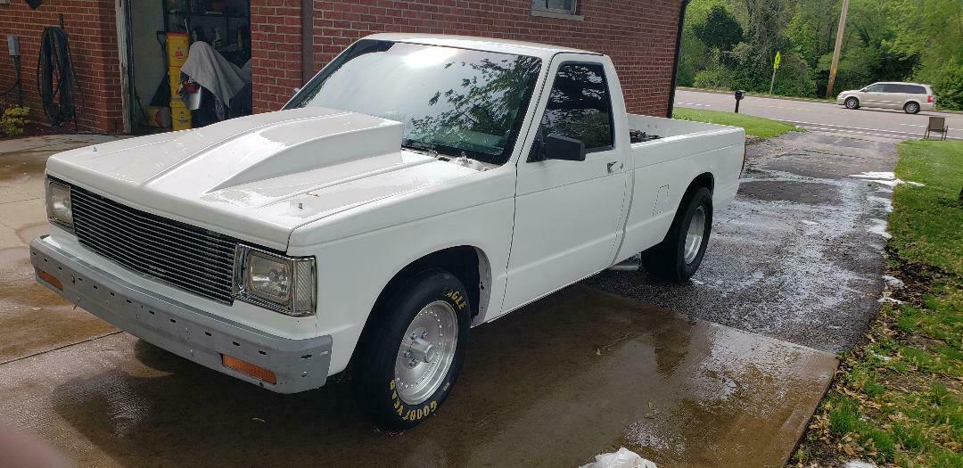 1988 White Chevrolet S-10 Standard Cab Pickup