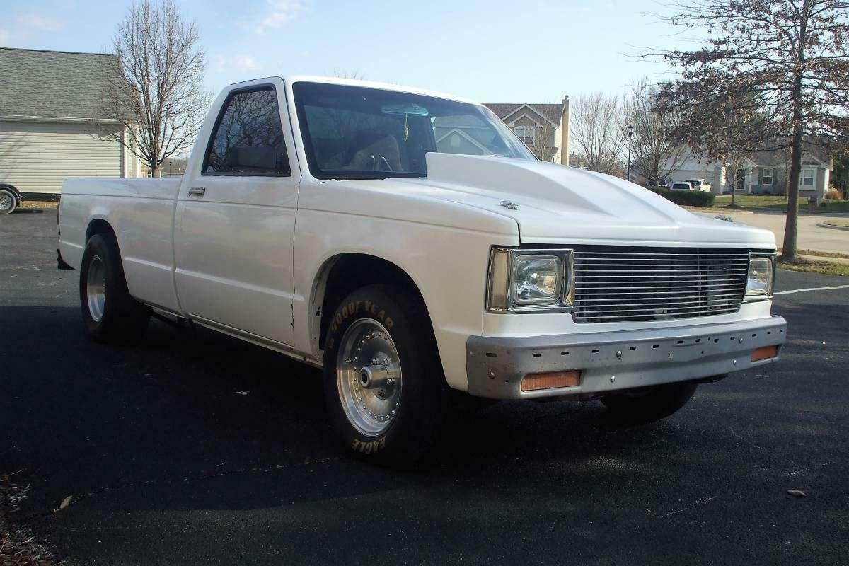 1988 White Chevrolet S-10 Standard Cab Pickup