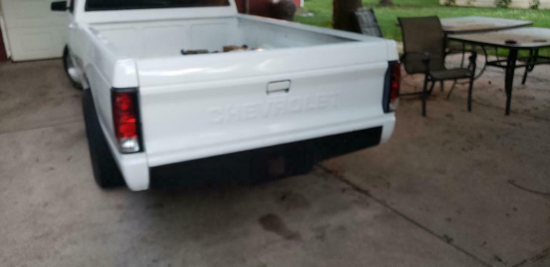 1988 White Chevrolet S-10 Standard Cab Pickup