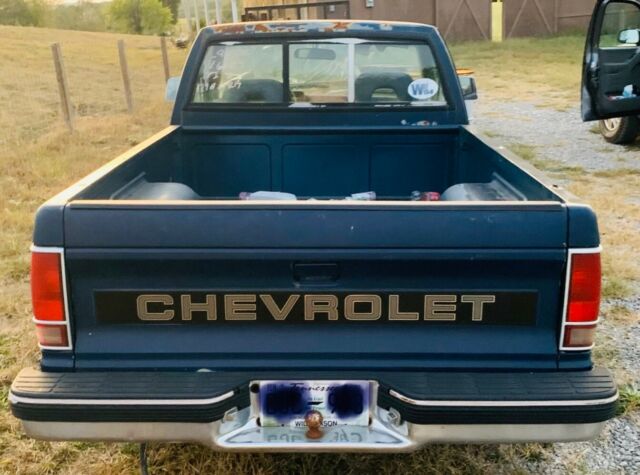 1992 Blue Chevrolet S-10 Standard Cab Pickup